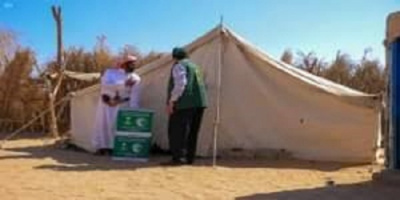 توزيع 40 طنًا من السلال الغذائية للنازحين من صعدة إلى مأرب
