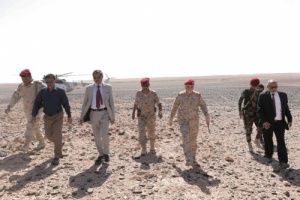 محافظ حضرموت يزور المساحة المخصصة لإقامة مطار سيؤون الدولي الجديد