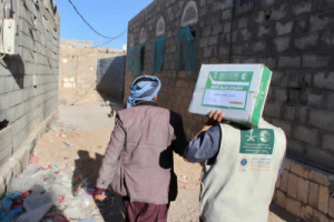1500 أسرة نازحة تتلقى مساعدات غذائية بعتق