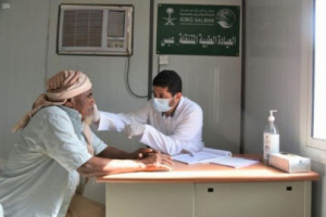 عيادات سعودية متنقلة تستقبل مرضى عبس وتصرف أدوية مجانية