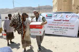 الإمارات تقدم مساعدات شتوية لأهالي القرى النائية في حضرموت