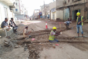 بدء أعمال المرحلة الثانية لرصف شوارع بمدينة جعار 