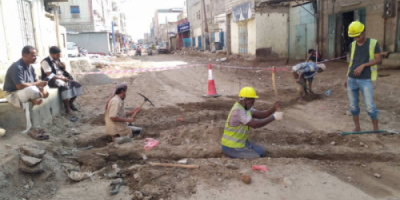 بدء أعمال المرحلة الثانية لرصف شوارع بمدينة جعار 