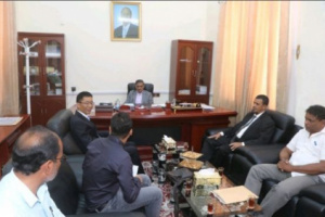 محافظ حضرموت يبحث مع وفد شركة Guangdo الصينية جوانب الاستثمار في مجال المعادن