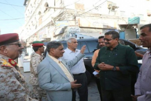 محافظ حضرموت يوجه بإغلاق محلات غير ملتزمة بالنظافة وإزالة البساط العشوائية