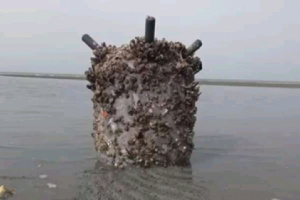 زرعته مليشيا الحوثي .. اصطدام لغم بسفينة شحن في البحر الاحمر 