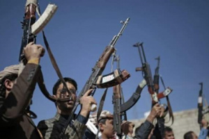 الحوثي يستقبل حكومة المناصفة بإشعال جبهة الساحل الغربي