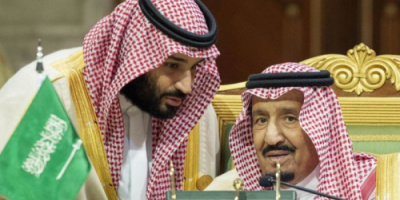 عكاظ: السعودية تقود المنظومة الخليجية تجاه أزمة اليمن 