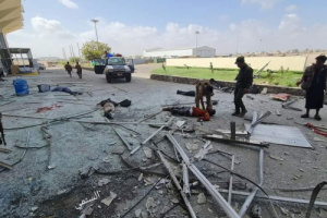 أنباء عن سقوط قتلى وجرحى في إنفجار استهدف مطار عدن .. "صوت المقاومة الجنوبية ينشر الصور الأولية"