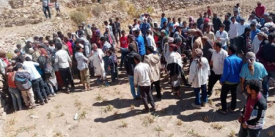 اول تشييع لضحايا التفجير الإرهابي بمطار عدن الدولي الى مثواه الأخير 