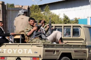 مشرف حوثي يعدم مواطناً في عمران