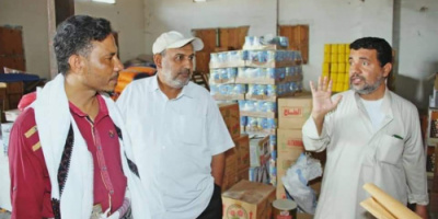 رئيس تنفيذية انتقالي غيل باوزير ينفذ نزولاً ميدانيا لمحلات بيع المواد الغدائية