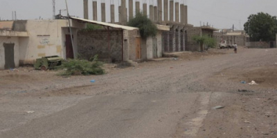 مليشيات الحوثي تجدد استهدافها على حي الجروبة بالتحيتا