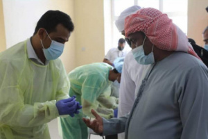 مستشفى خليفة يفحص القادمين إلى سقطرى لكشف مصابي بكورونا 