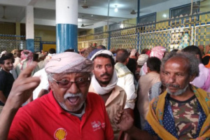 منتسبو الأمن والجيش : باتت أسرنا على أعتاب مجاعة جراء الانقطاع المستمر للمرتبات
