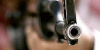 خلاف ينتهي بشروع في قتل على باب قسم شرطة