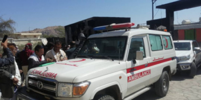 بصورة إنسانية عاجلة.. المؤسسة الاقتصادية تسلم مستشفى المحفد سيارة إسعاف جراء كارثه الحريق.&nbsp;