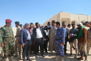محافظ حضرموت يضع حجر الأساس لعدد من المشاريع الخدمية بمديرية الريدة وقصيعر ويوجه بإنارة ودراسة تطوير المنشأة الرياضية بالريدة