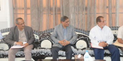 محافظ حضرموت يعقد لقاءً بالمعنيين لتسهيل اجراءات المستثمرين وأراضي المواطنين