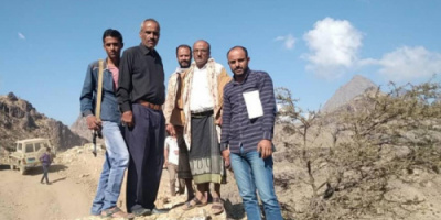 إنتقالي الأزارق بالضالع يطلع على سير مشروع الحقل ومثعد