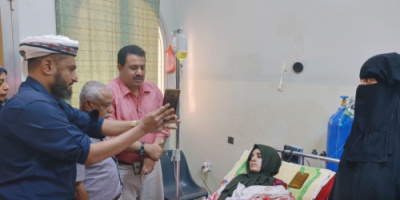 رئيس انتقالي لحج يزور الجريحة سيناء عبدالله ويطمئن على صحتها