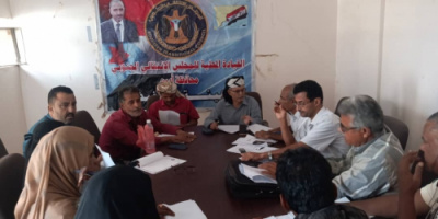 انتقالي أبين يقف امام تقريري المراكز المحلية بخنفر وإدارة حقوق الانسان وخطة عمل وانشطة المجلس بالمحافظة