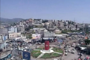 مواطنين يواجهون استبداد قيادي حوثي في إب 