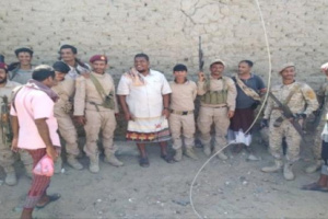 رئيس انتقالي زنجبار يتفقد جبهة أبين ويودع القوات المنسحبة