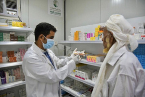 عيادات سلمان للإغاثة تستقبل مئات المرضى في عبس 