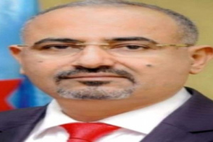 الرئيس الزُبيدي يُعزّي الدكتورة سهير علي أحمد بوفاة والدها