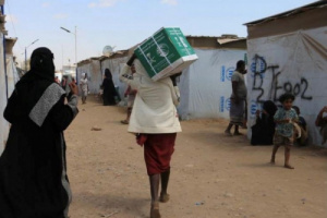 سلمان للإغاثة يقدم مساعدات غذائية لأكثر من 5آلاف نازح بلحج 