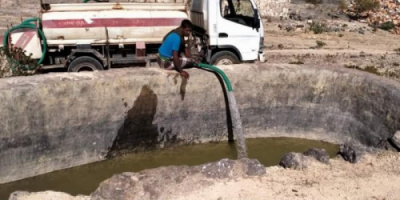 مؤسسة خليفة الإنسانية تغيث سكان ديكسم بالمياه 