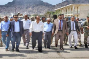 السقطري يزور الإنزال السمكي وحراج الدوكيار للاطلاع على العمل فيهما