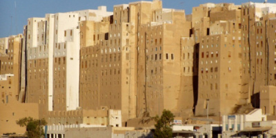 أصيب مواطن في مديرية شبام، مساء أمس الثلاثاء، برصاص مُسلحين مجهولين.