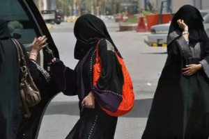 تستخدم أسلوب التمثيل للإيقاع بالضحايا .. ضبط عصابة نسائية خطيرة في لحج 