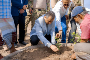 لملس يدشن مرحلة التشجير بمشروع إعادة تأهيل كورنيش الدكة بالمعلا