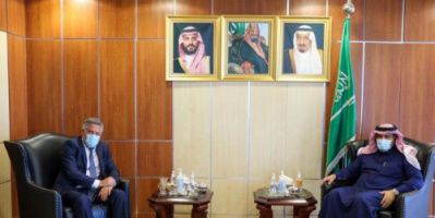 سفير السعودية ودبلوماسي أوروبي يبحثان دعم الحل السلمي باليمن 
