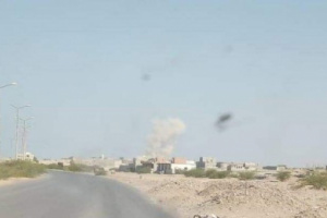 صواريخ مليشيات الحوثي تدمر 4 منازل في حي منظر بالحديدة