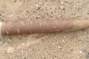 هندسة المشتركة تفكِّك رأس صاروخي و 5 عبوات ناسفة من مخلفات الحوثيين في المخا