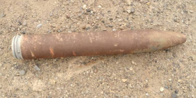 هندسة المشتركة تفكِّك رأس صاروخي و 5 عبوات ناسفة من مخلفات الحوثيين في المخا