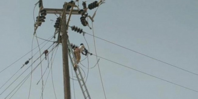 الفرق الفنية تنتهي من إستئناف الخط الرئيسي لكهرباء شقرة بأبين