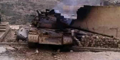 مدفعية القوات المسلحة الجنوبية تحرق دبابه تابعه لمليشيات الحوثي في جبهة الفاخر شمال الضالع