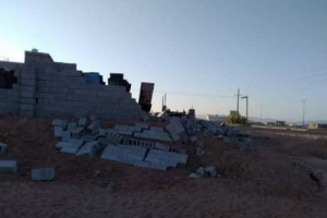 إخوان شبوة يهدمون مستودع أحد المواطنين
