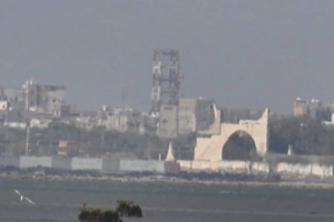 دك ثكنات ومصرع وجرح حوثيين داخل مدينة الحديدة