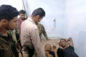 قائد حزام عدن يزور جرحى تفجير موكب قيادة ألوية الدعم والاسناد 