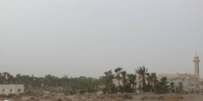 بالأسلحة الثقيلة..مليشيات الحوثي تقصف منازل المدنيين في الفازة