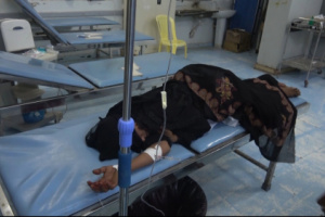 إصابة امرأة بجروح خطيرة إثر استهداف حوثي على مدينة حيس