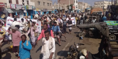 ابين :غليان شعبي يجبر المحافظ على الهروب الى منطقة شقرة