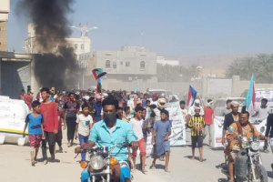 جرح 6 متظاهرين برصاص مليشيات الشرعية في سيئون