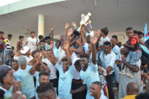 انتقالي سقطرى يُكرم الفريق الفائز بكأس الشهيد طاهر عيسى